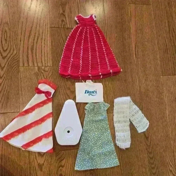 Vintage 1970's Kenner Darci Cover Girl Doll W/Outfits,stand And Portfolio Case - Picture 3 of 5